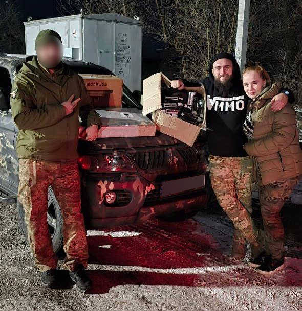 Alex and Julia handing over the equipment in Donbas